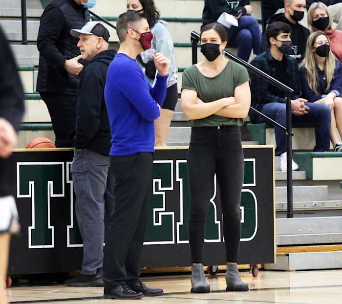 Tualatin.Tigard.girls-basketball.Dan-Brood.1